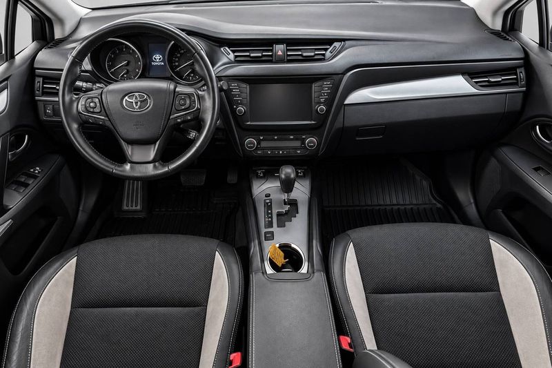 Toyota Avensis bild 13