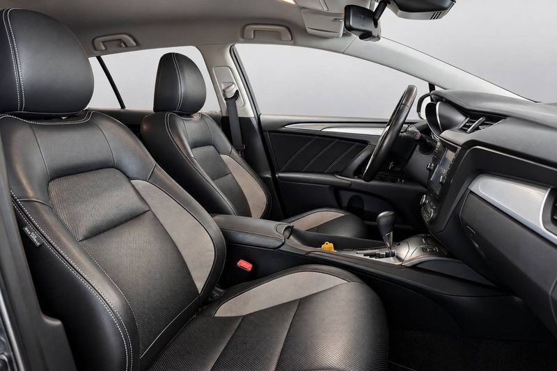 Toyota Avensis bild 12