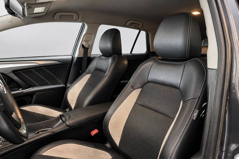 Toyota Avensis bild 9