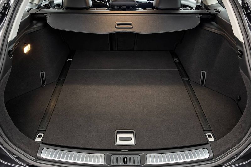 Toyota Avensis bild 7