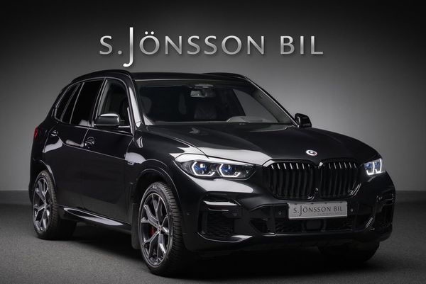 BMW X5 xDrive45e iPerformance / Utrustad för 297.200kr - 2023