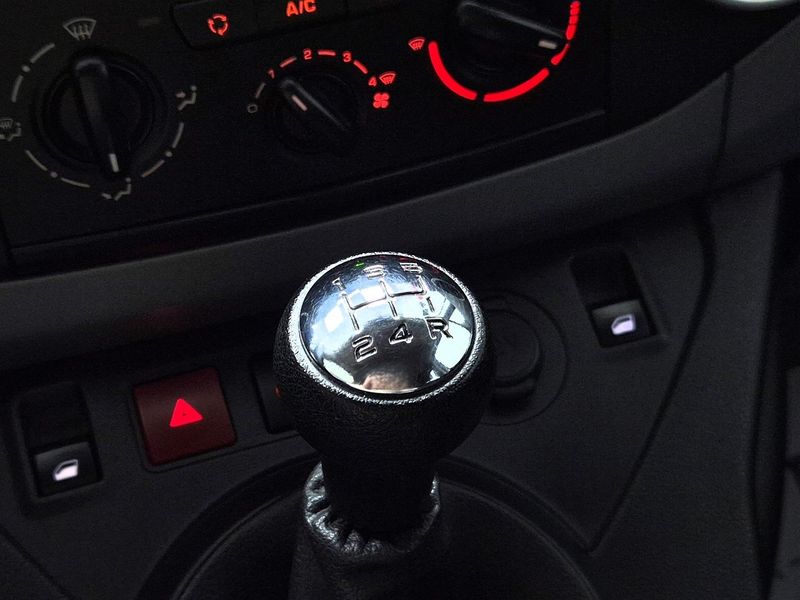 Peugeot Partner Tepee bild 18