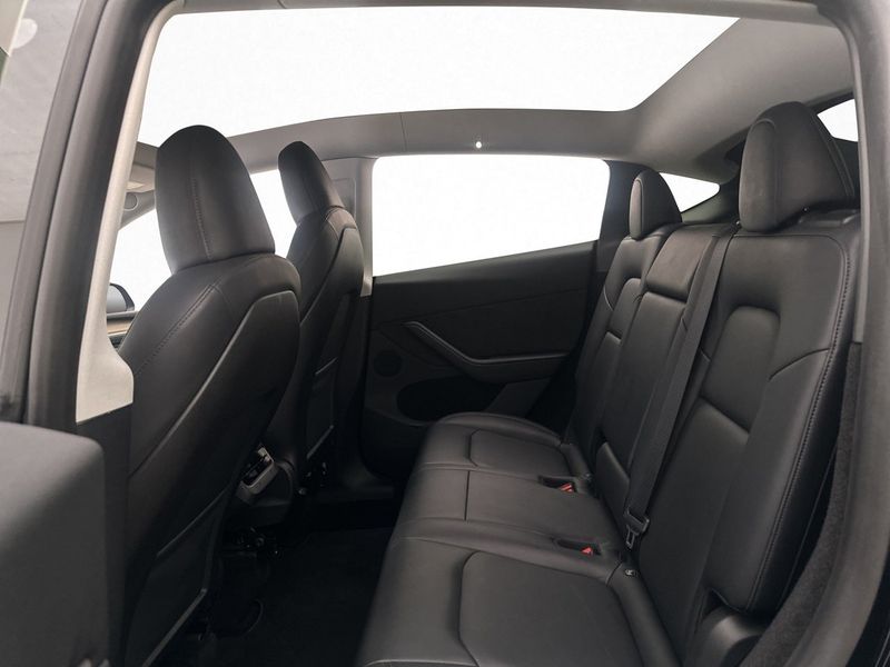 Tesla Model Y bild 18
