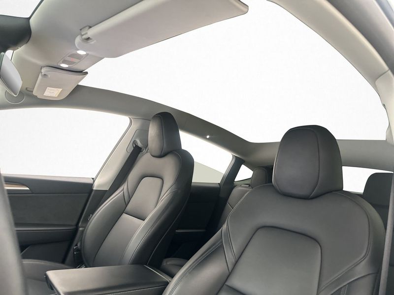Tesla Model Y bild 17