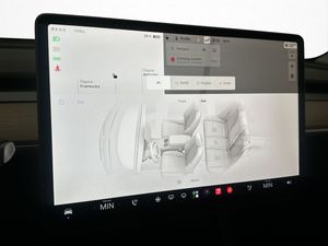 Tesla Model Y bild 30