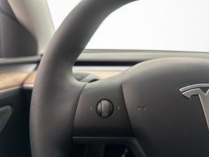 Tesla Model Y bild 23
