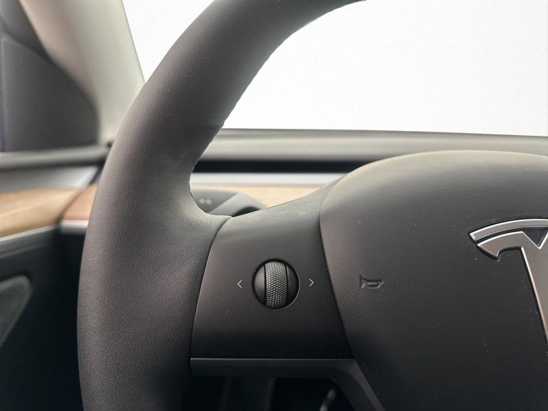 Tesla Model Y bild 23