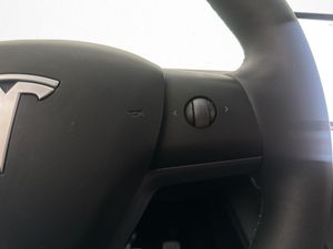 Tesla Model Y bild 24
