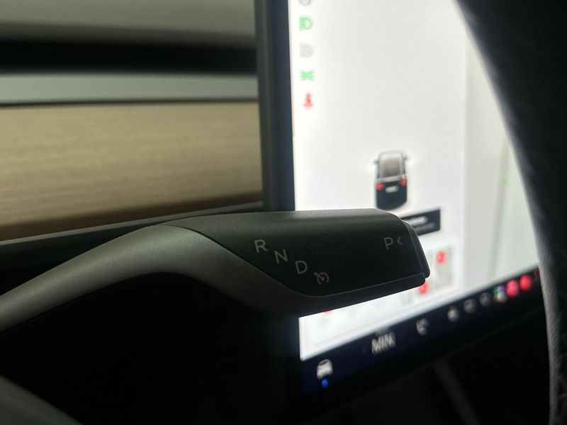 Tesla Model Y bild 25
