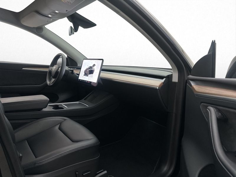 Tesla Model Y bild 16
