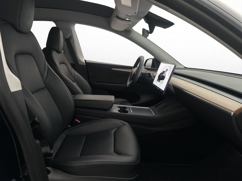 Tesla Model Y bild 15