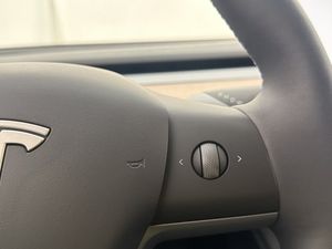 Tesla Model Y bild 27