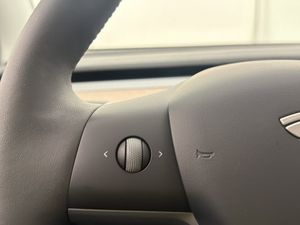 Tesla Model Y bild 26