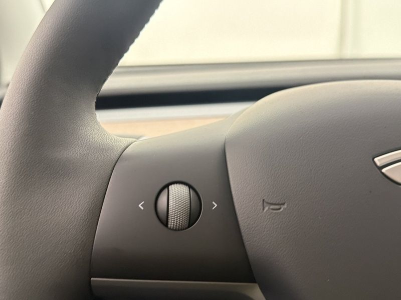 Tesla Model Y bild 26