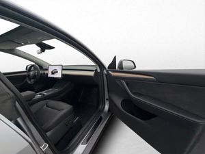 Tesla Model Y bild 13