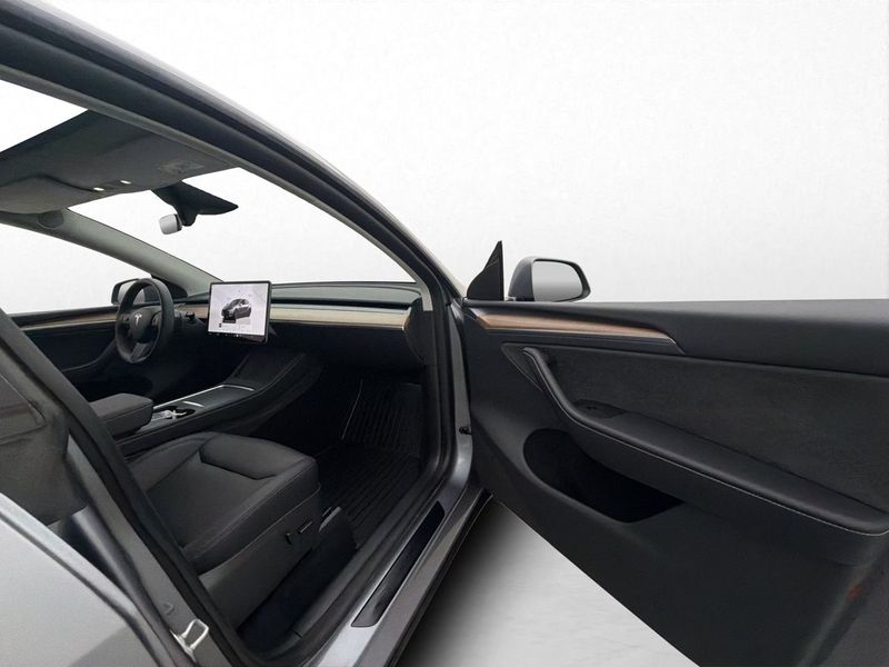 Tesla Model Y bild 13