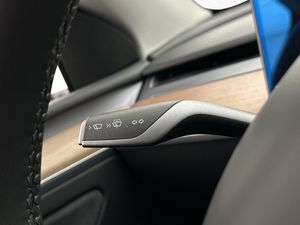 Tesla Model Y bild 15