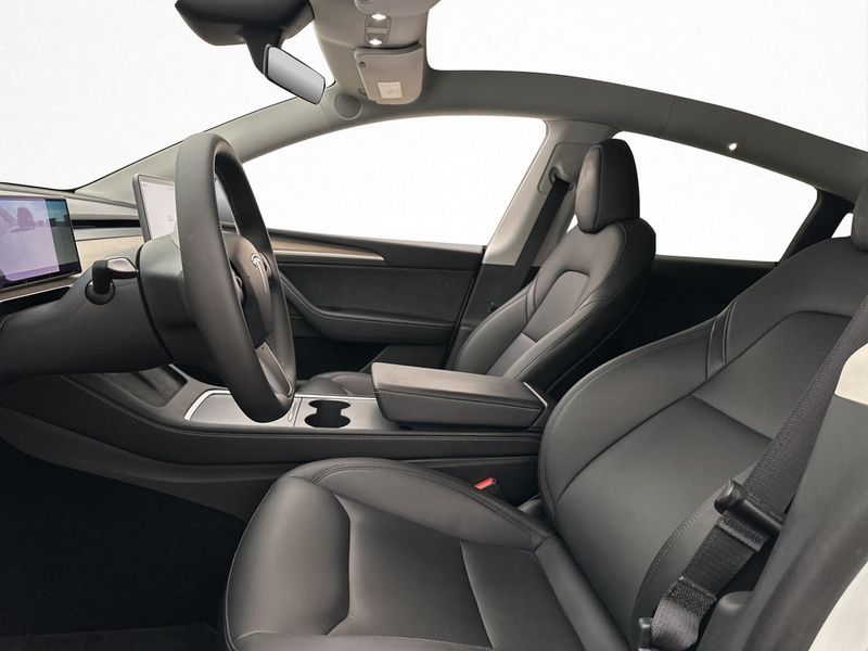 Tesla Model Y bild 12