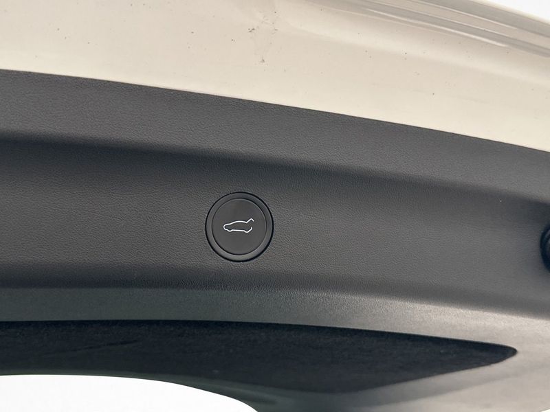 Tesla Model Y bild 31