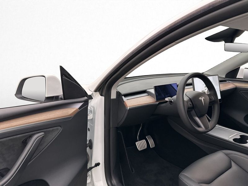 Tesla Model Y bild 11