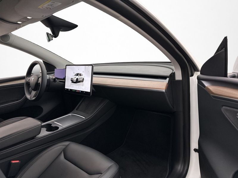 Tesla Model Y bild 28