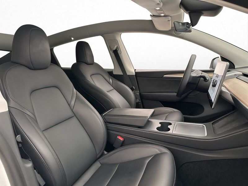 Tesla Model Y bild 27