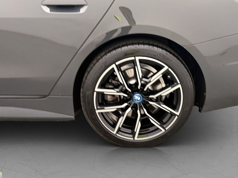 BMW i4 bild 35