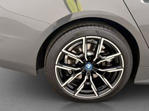 BMW i4 bild 36