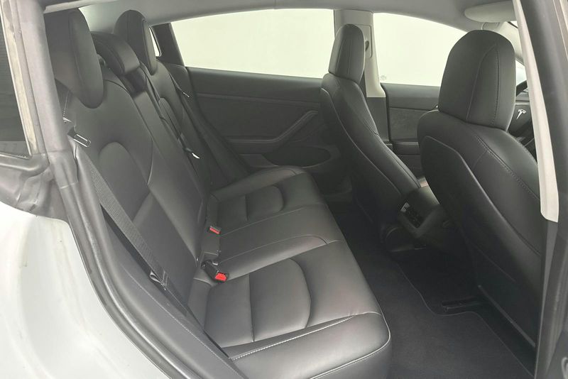 Tesla Model 3 bild 8