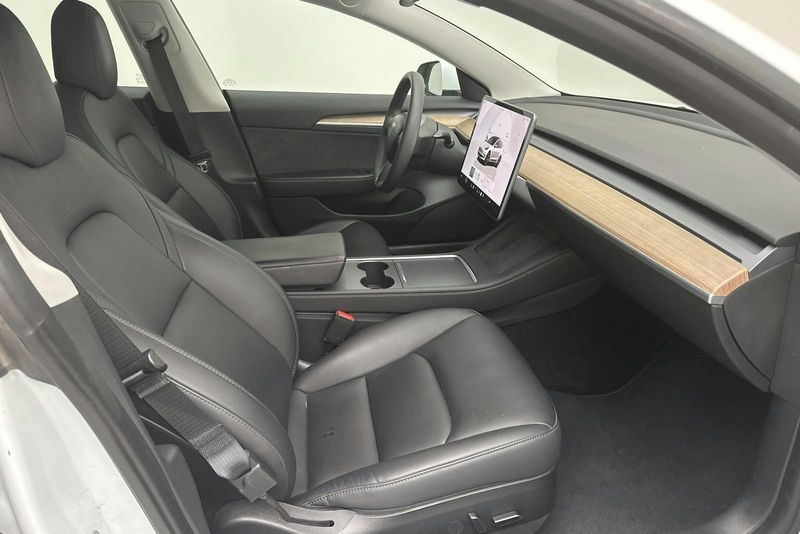 Tesla Model 3 bild 7