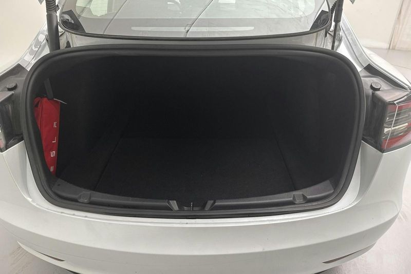 Tesla Model 3 bild 9