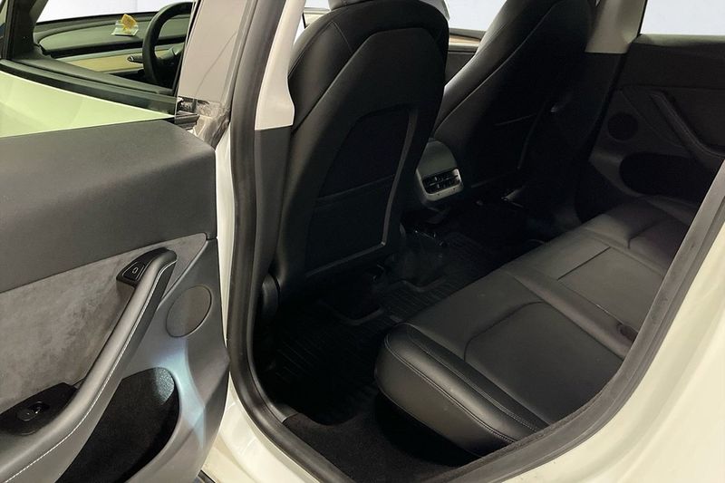 Tesla Model Y bild 7