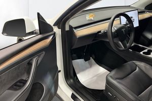 Tesla Model Y bild 6