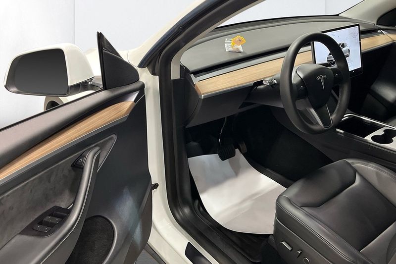 Tesla Model Y bild 6