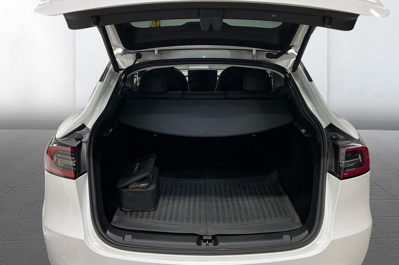 Tesla Model Y bild 14