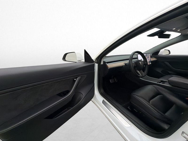 Tesla Model 3 bild 13