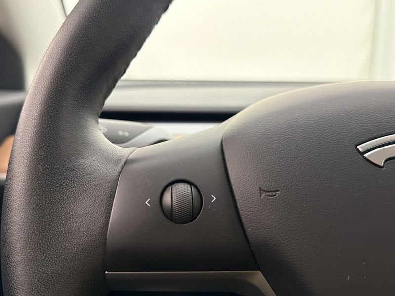Tesla Model 3 bild 18