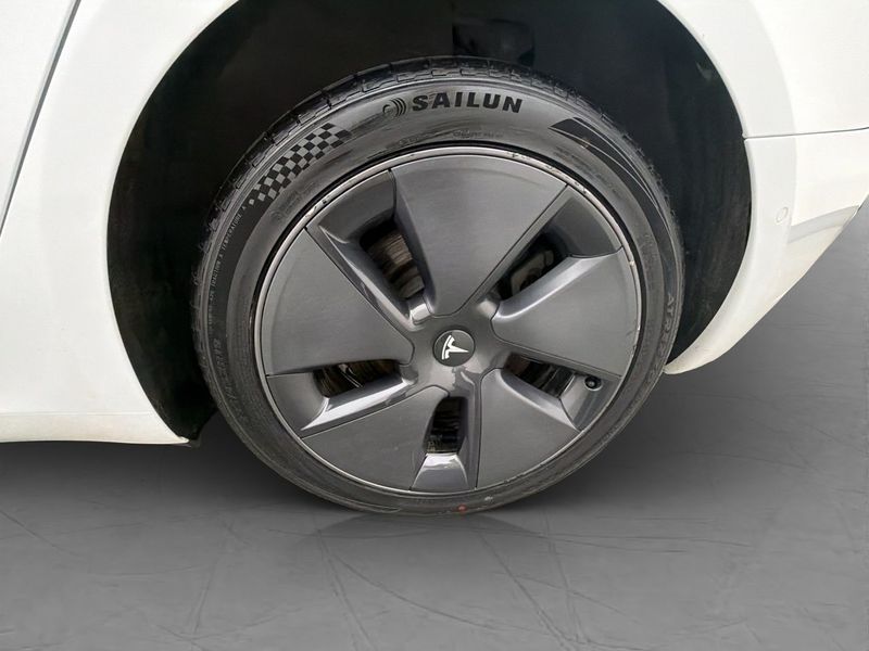 Tesla Model 3 bild 32