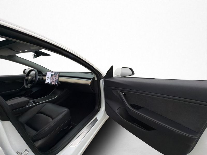 Tesla Model 3 bild 29