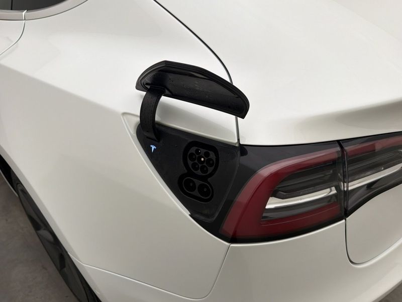 Tesla Model 3 bild 12