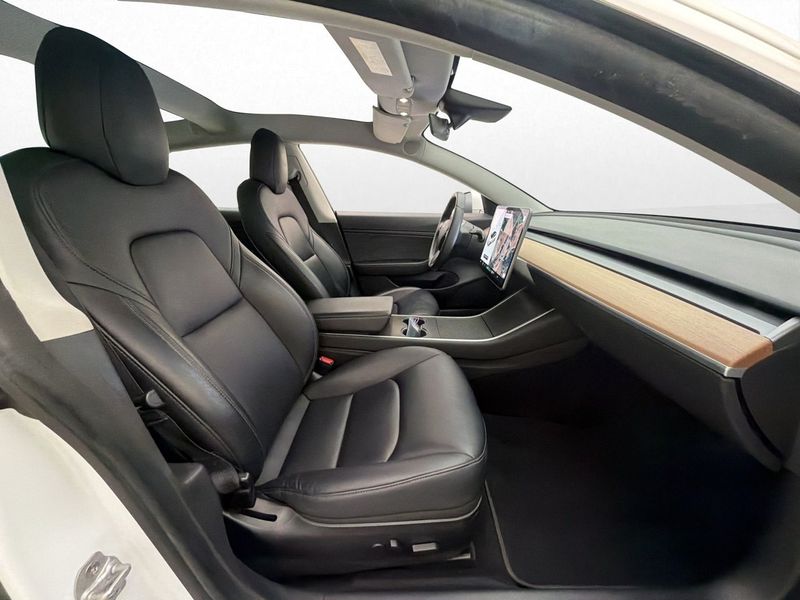 Tesla Model 3 bild 28
