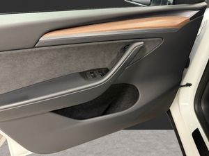 Tesla Model Y bild 9