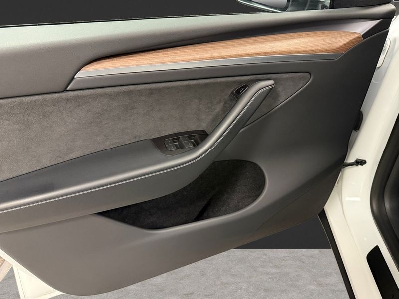 Tesla Model Y bild 9