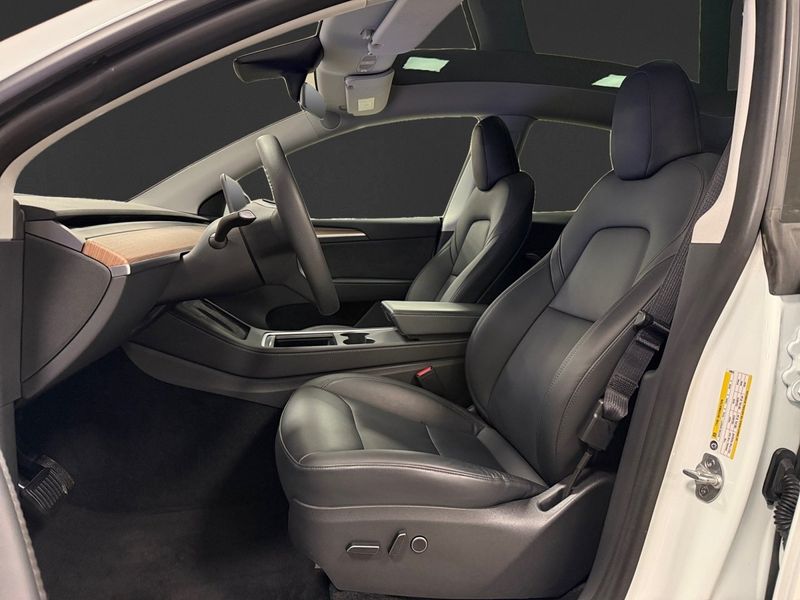Tesla Model Y bild 8
