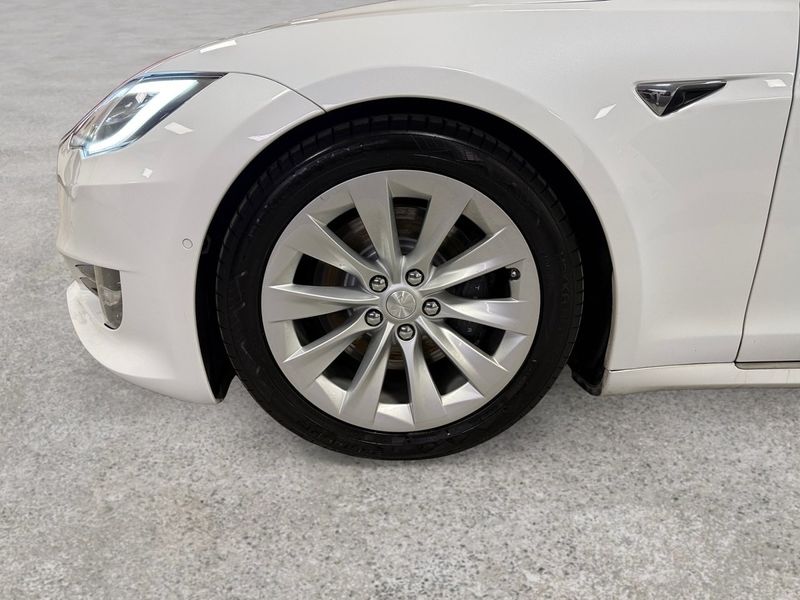 Tesla Model S bild 22