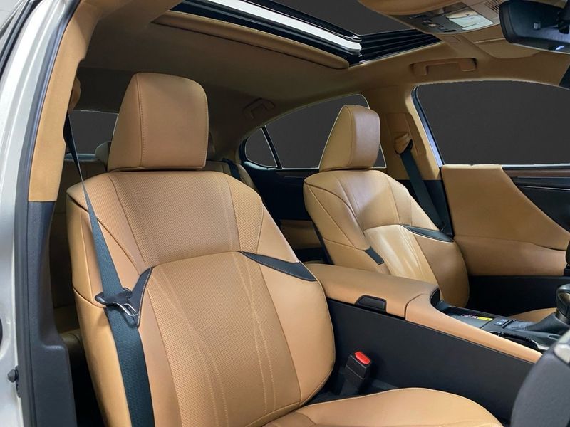 Lexus ES bild 11