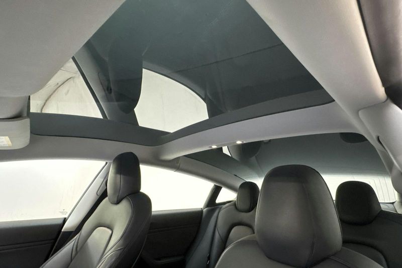 Tesla Model 3 bild 15