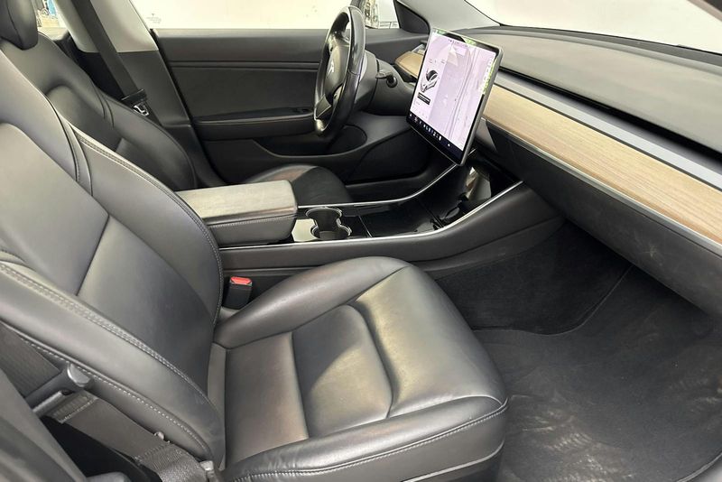 Tesla Model 3 bild 7