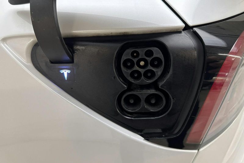 Tesla Model 3 bild 18