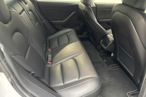 Tesla Model 3 bild 8